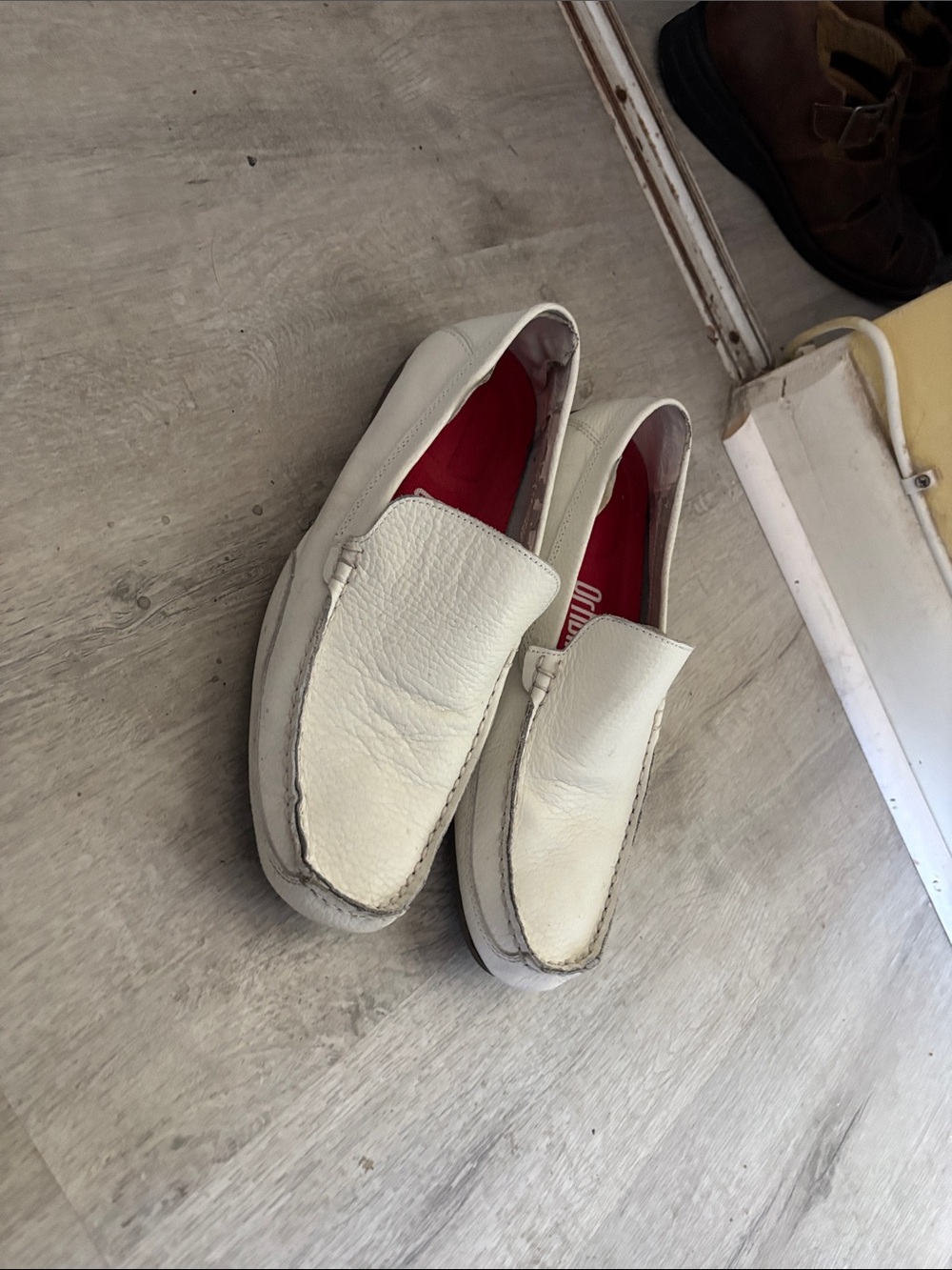 Perry Ellis White Leather Slip-On Loafers with Red Insole